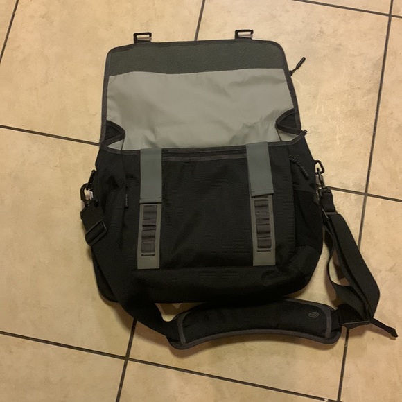 Timbuk2 crossbody command messenger bag GUC! - Picture 3 of 8